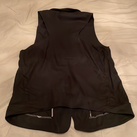 Avante Garde vest, size 2, Rogan, New With Tags, 100% silk - Picture 3 of 4